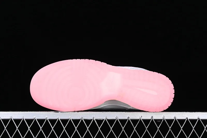 All categories Nk SB Dunk series Nk SB Dunk Low low-top sneakers F version Nk SB Dunk Low "520" Valentine's Day limited SB low-top sports and leisure sneakers FN3451-161